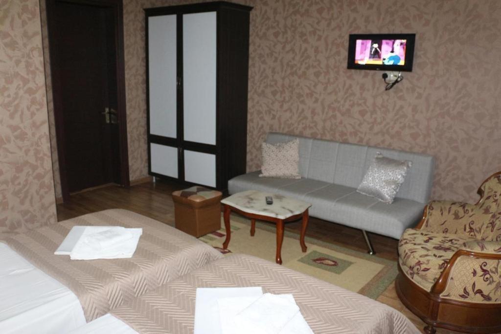 Hotel Albatros Batoemi Buitenkant foto