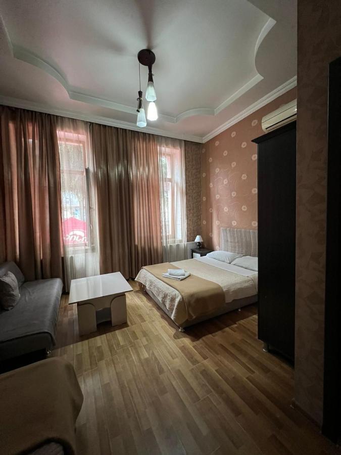 Hotel Albatros Batoemi Buitenkant foto