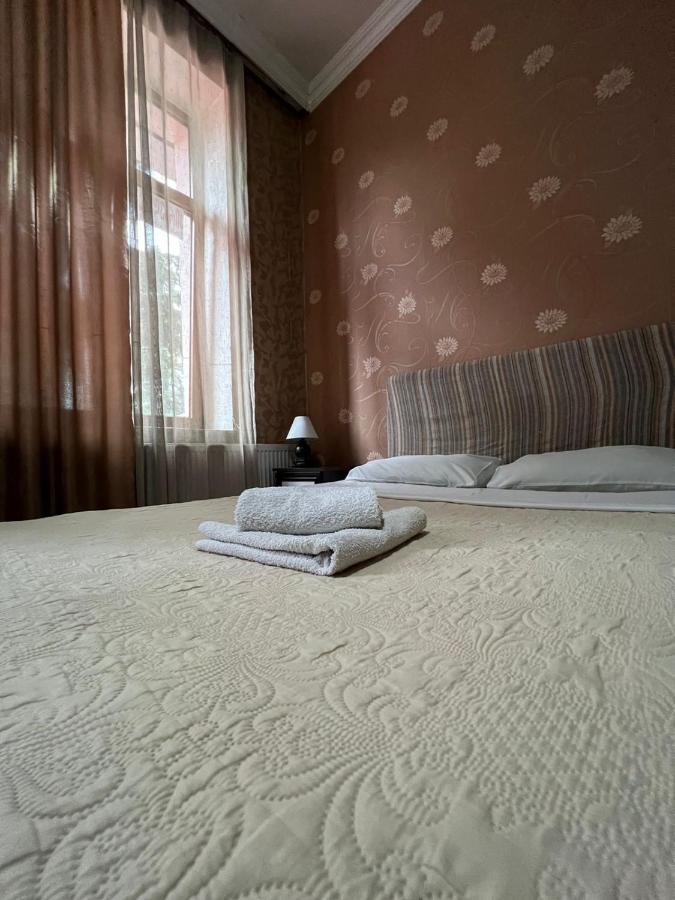 Hotel Albatros Batoemi Buitenkant foto