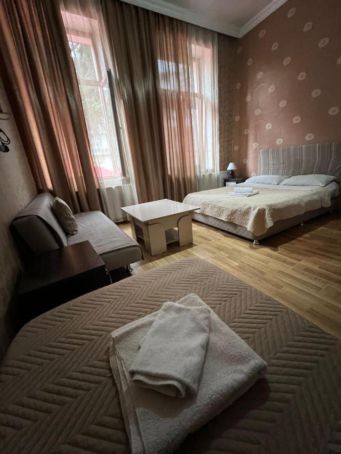 Hotel Albatros Batoemi Buitenkant foto